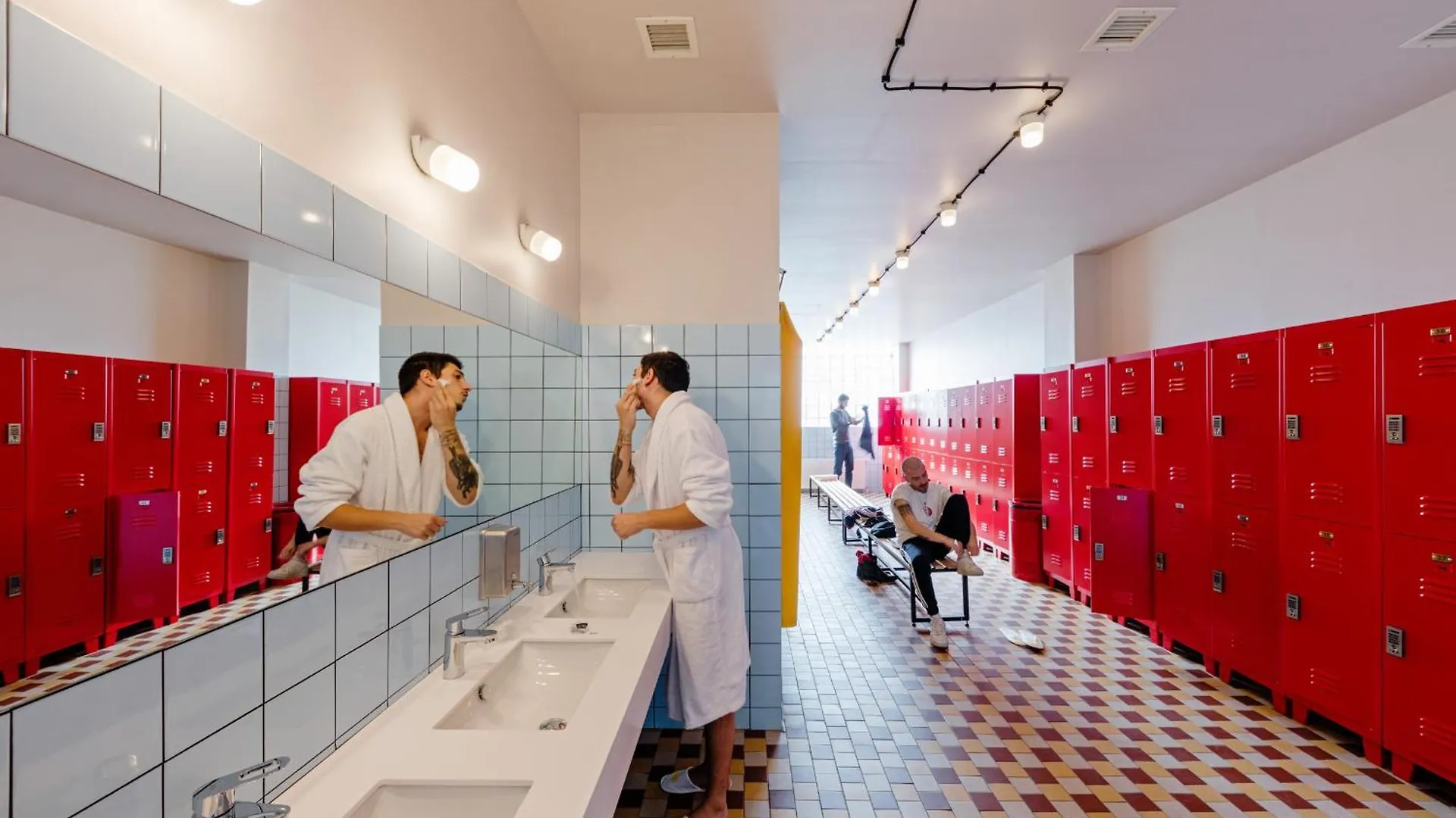 Hotel Fabrika Hostel & Suites