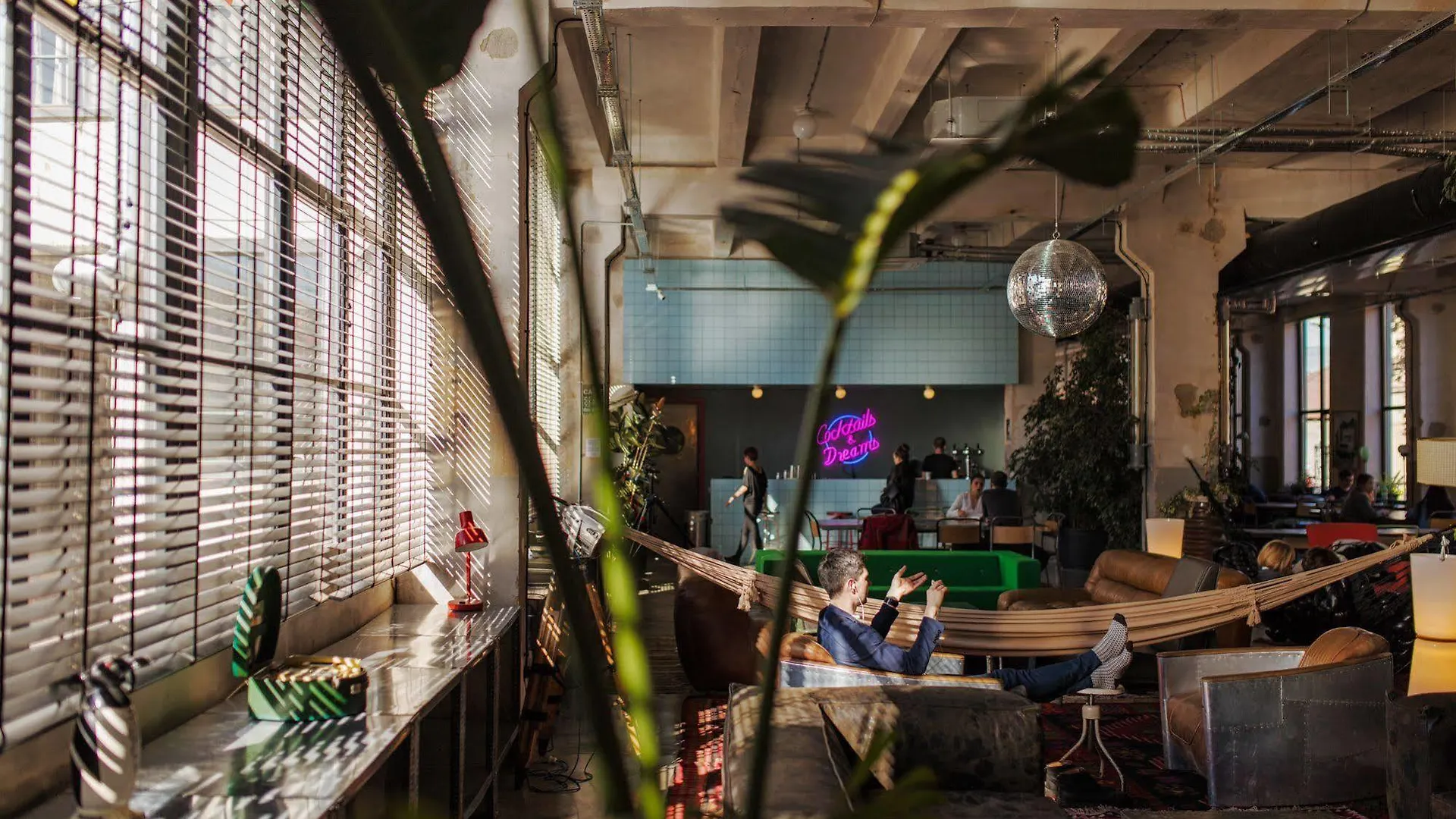 Hotel Fabrika Hostel & Suites