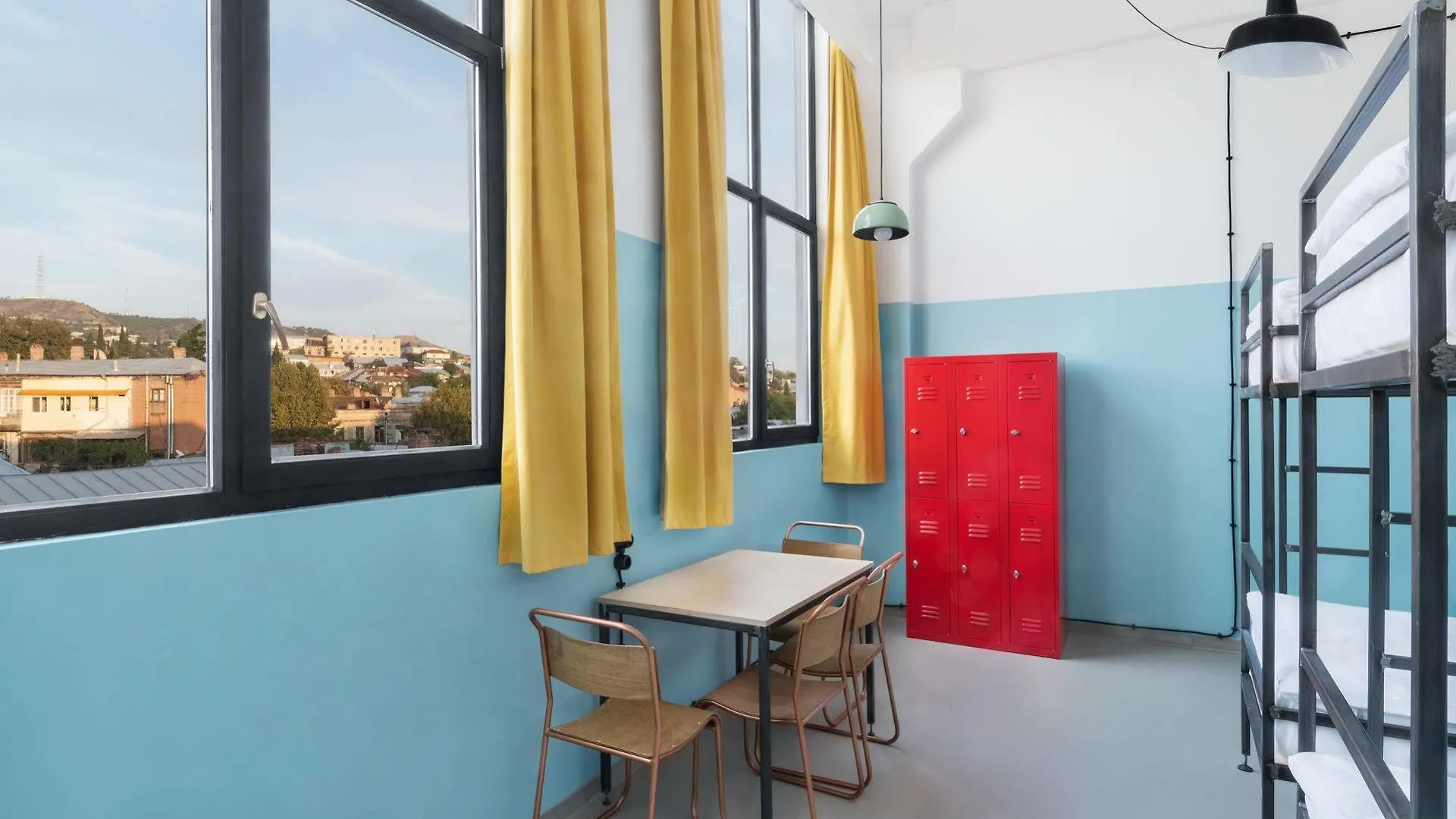 Fabrika Hostel & Suites Hotel