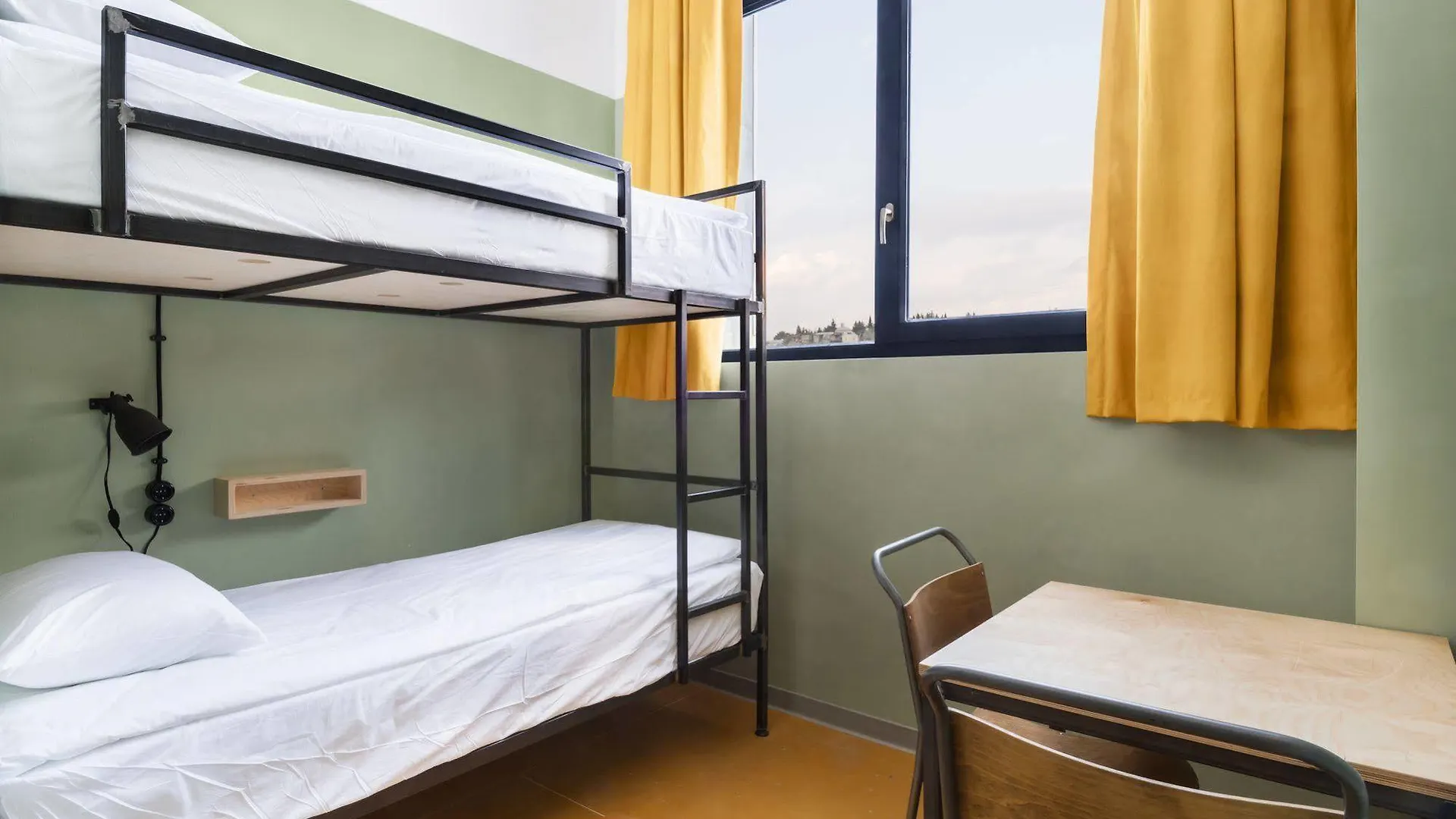 Hotel Fabrika Hostel & Suites
