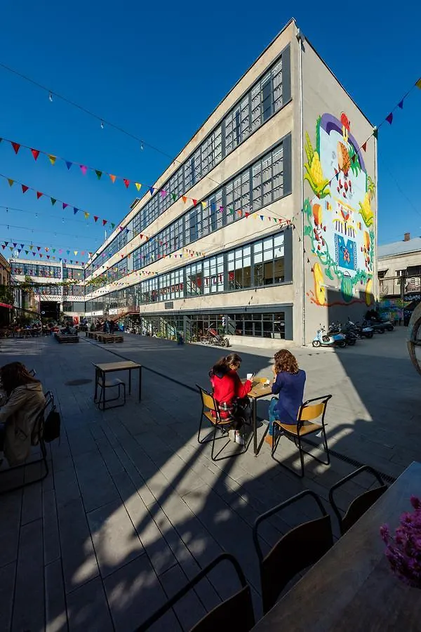 טביליסי Fabrika Hostel & Suites
