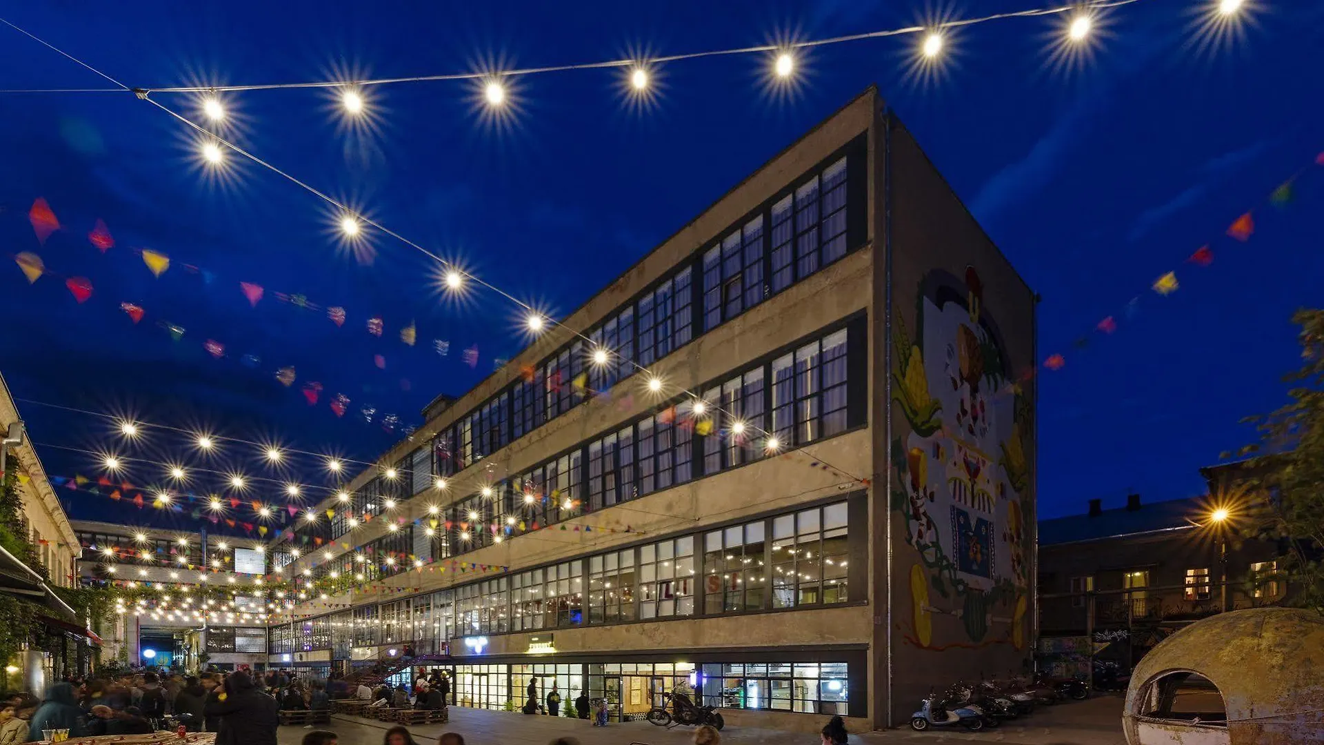 מלון טביליסי Fabrika Hostel & Suites